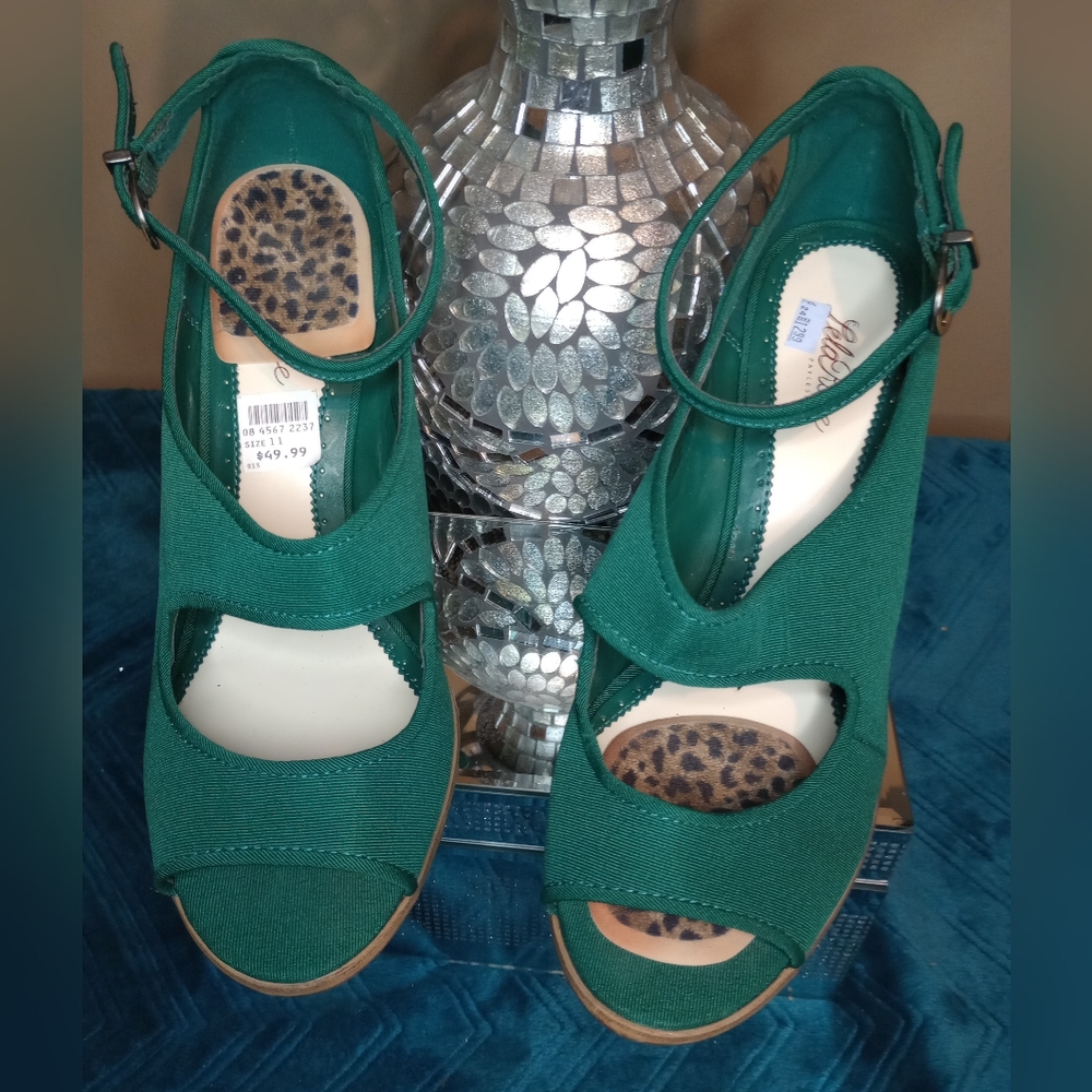 Women's wedge sandal